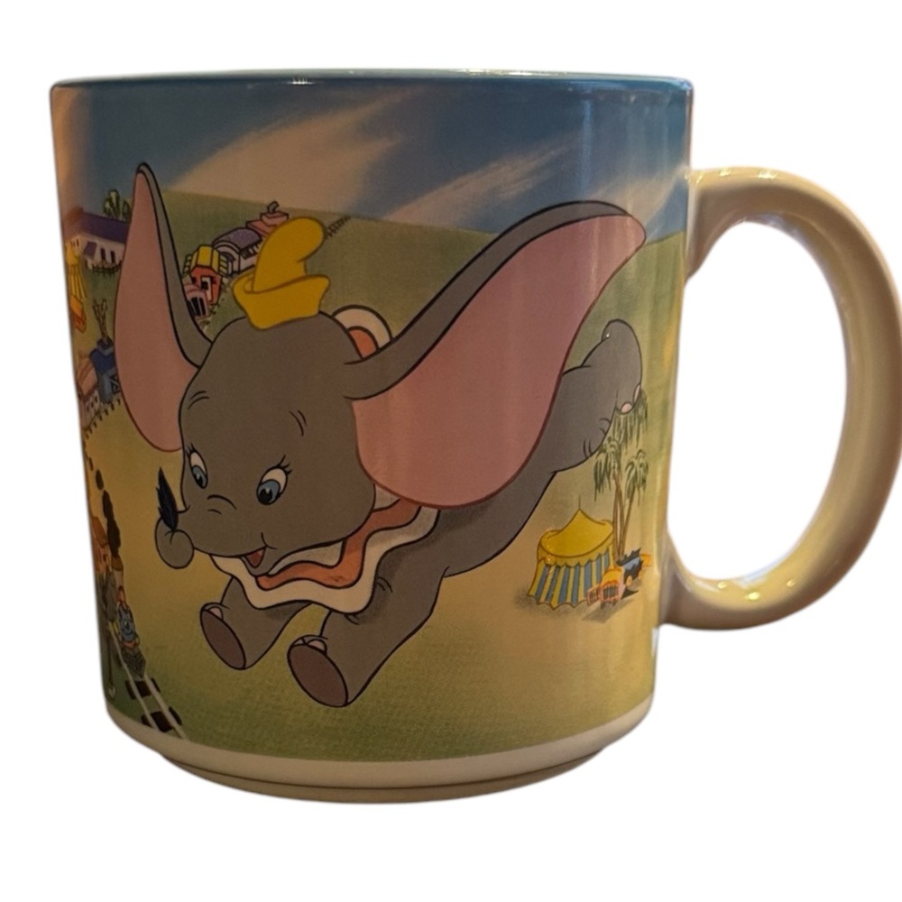- Dumbo collector mug Disney